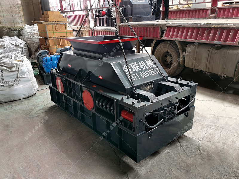 對輥破碎機(jī)破1噸礦石消耗多少電？