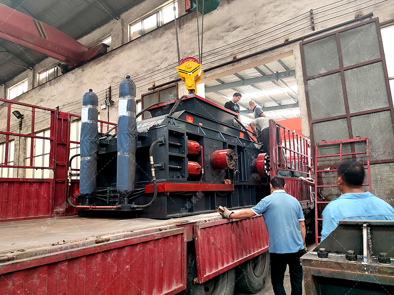 如何通過液壓對(duì)輥破碎機(jī)實(shí)現(xiàn)石英石的2mm準(zhǔn)確破碎?